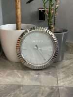 Luxurious wall clock based on platinum silver bezel and white face