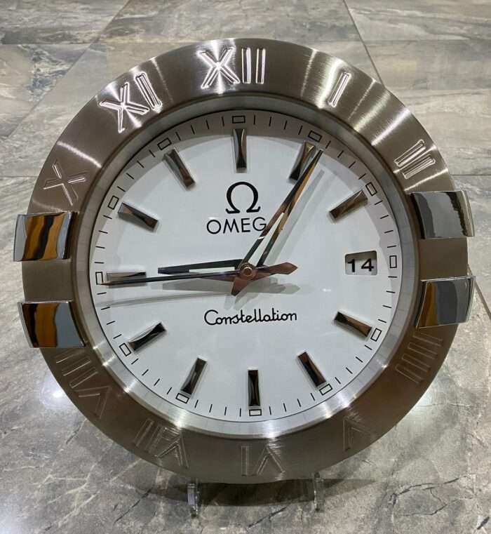 Luxurious stainless steel wall clock based on satin silver bezel and white face