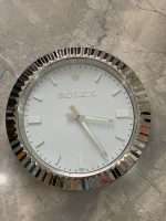 Luxurious wall clock based on platinum silver bezel and white face