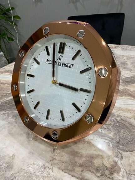 Luxurious stainless steel wall clock based on yellow gold bezel and white face