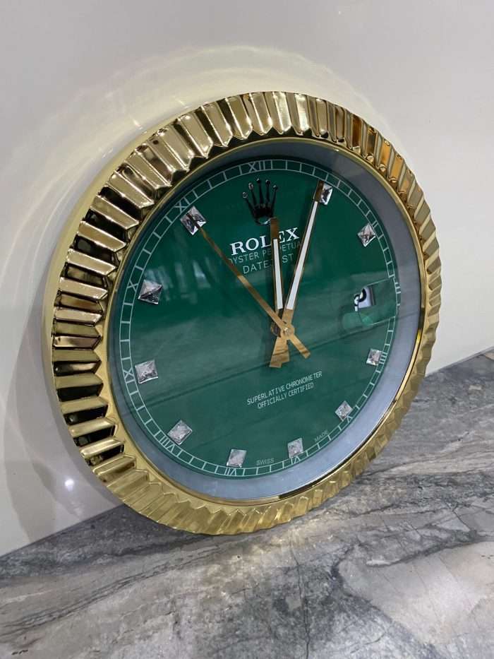 Luxurious stainless steel with yellow gold bezel – Green face with diamonds studs dial