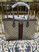 LUXURIOUS LADYS GUCCI SHOULDER BAG