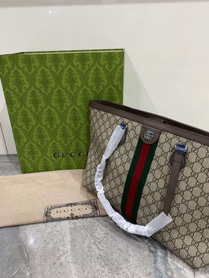 LUXURIOUS LADYS GUCCI SHOULDER BAG