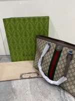 LUXURIOUS LADYS GUCCI SHOULDER BAG