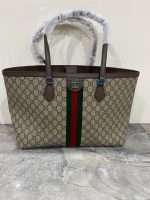 LUXURIOUS LADYS GUCCI SHOULDER BAG